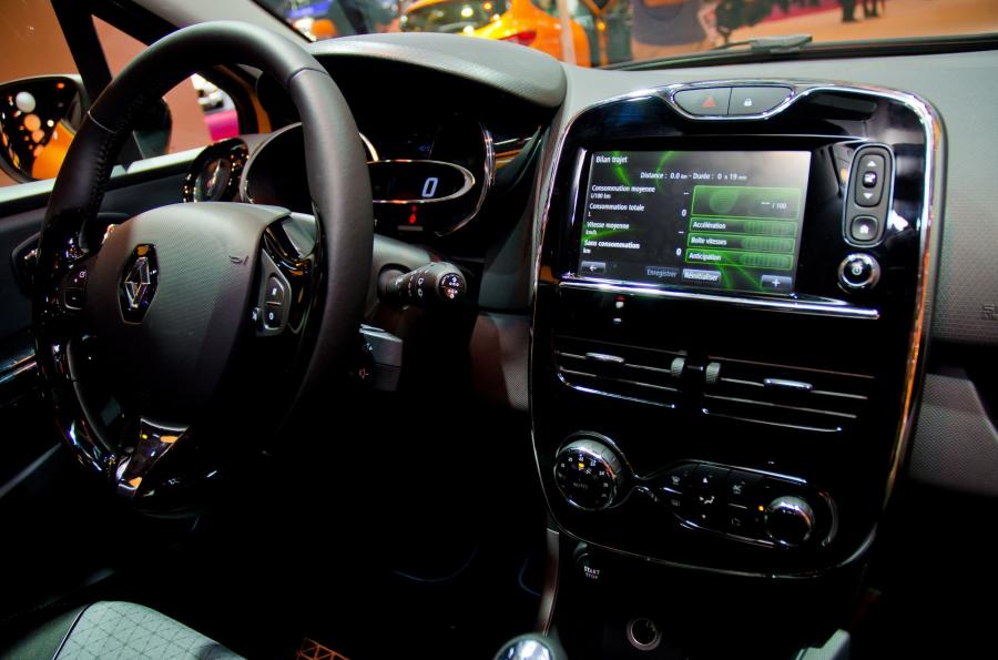  Renault Clio 2013 года  (фото 21 из 90)